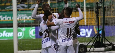 La Equidad recibió a Tolima en la semifinal de la Liga BetPlay Dimayor / Foto: VizzorImage / Felipe Caicedo