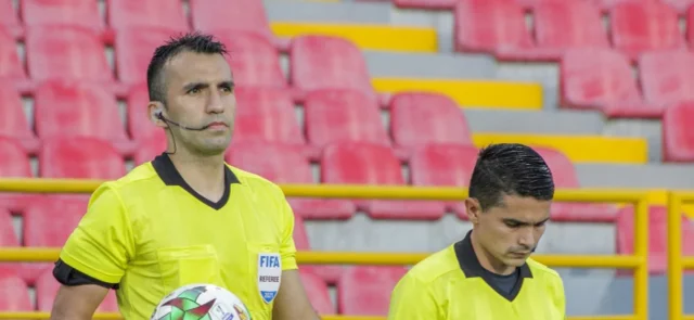 Carlos Betancur será el juez central del partido Junior vs. Millonarios / Foto AFP