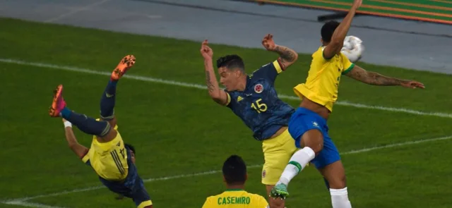 Momento del golazo de Luis Díaz frente a Brasil / Foto AFP