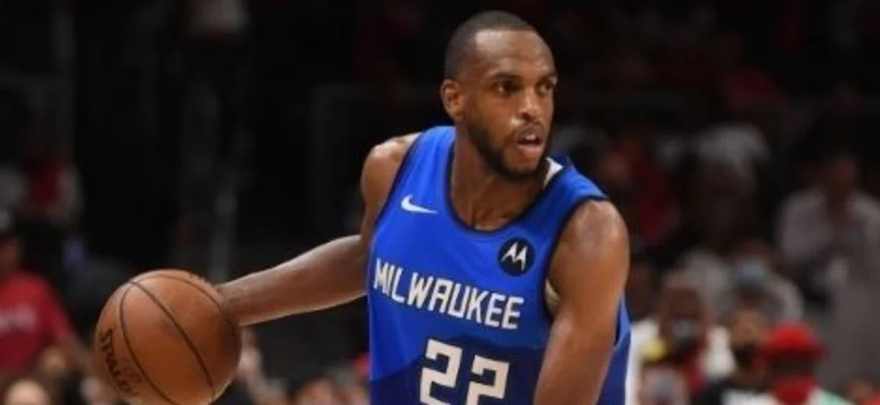 Middleton comandó el triunfo de Bucks / AFP