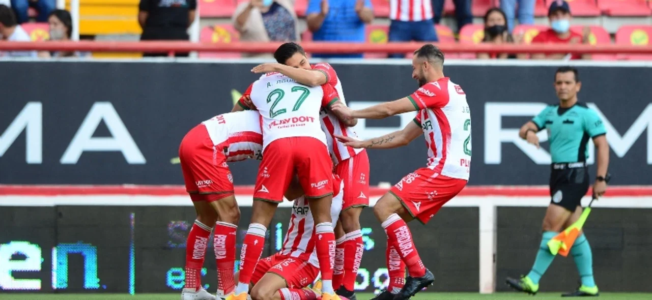 Club Necaxa celebra en juego ante Atlas / Foto AFP