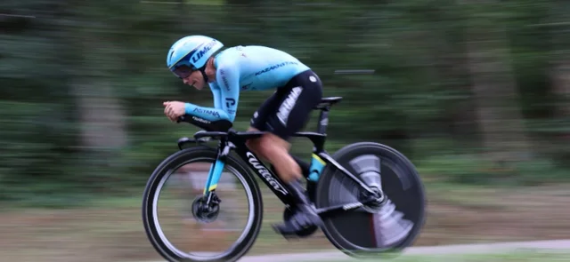 Miguel Ángel López, el mejor colombiano en el Dauphiné / Foto AFP