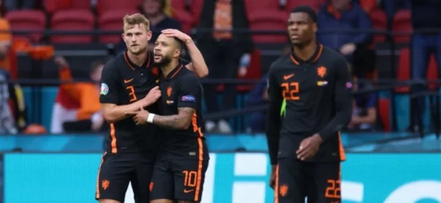 Países Bajos e Italia son las únicas selecciones que hicieron 9 puntos de 9/ AFP