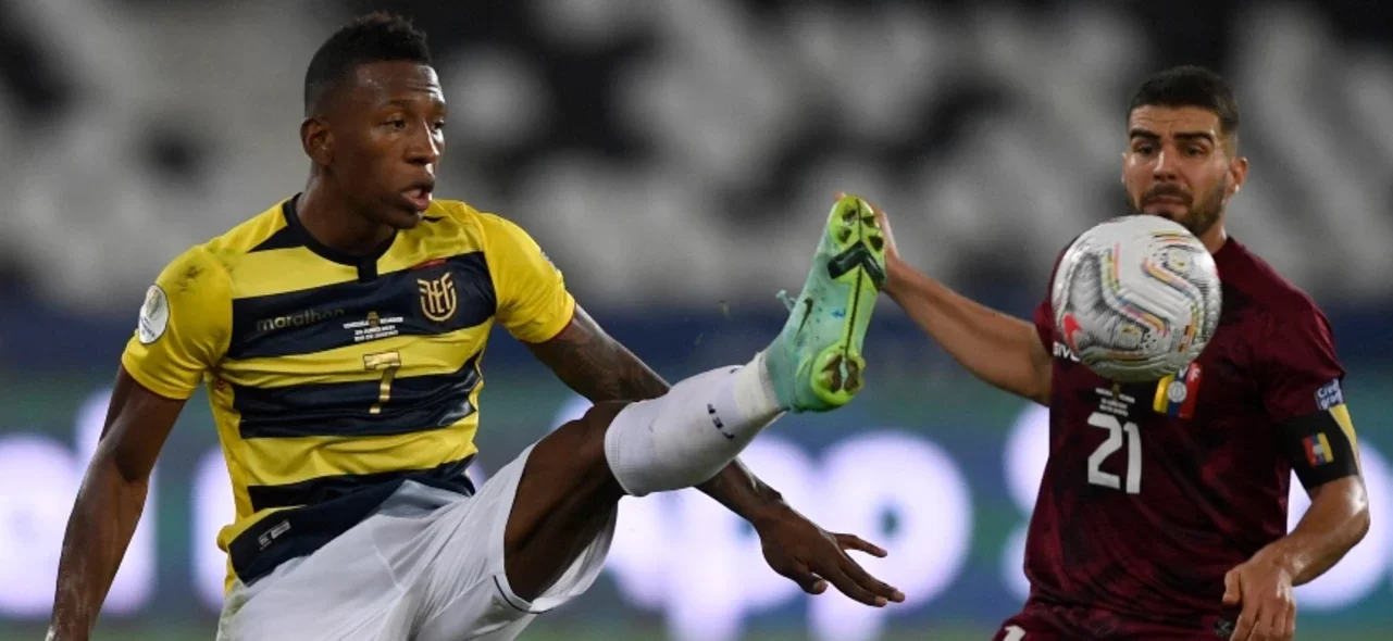 Venezuela y Ecuador empataron a dos goles / AFP