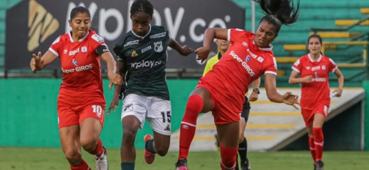 Clásico femenino entre América y Cali - Foto VizzorImage / Samir Rojas