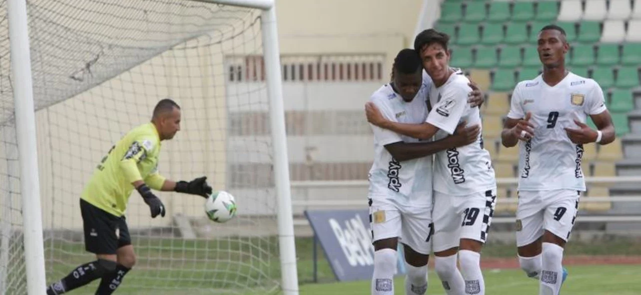 Boyacá Chicó derrotó 0-1 a Boca Juniors de Cali. / Foto: VizzorImage - Samir Rojas