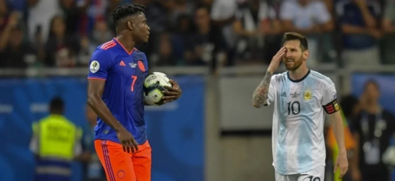 Colombia derrotó 2-0 a Argentina en el último choque de Copa América/ AFP