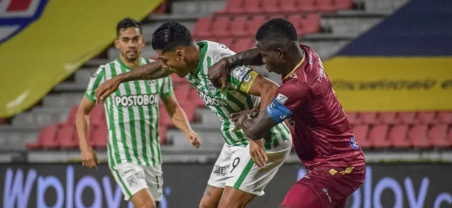 Nacional solo ha ganado uno de los últimos 6 partidos frente a Tolima en Medellín. / Foto: VizzorImage - Joan Orjuela