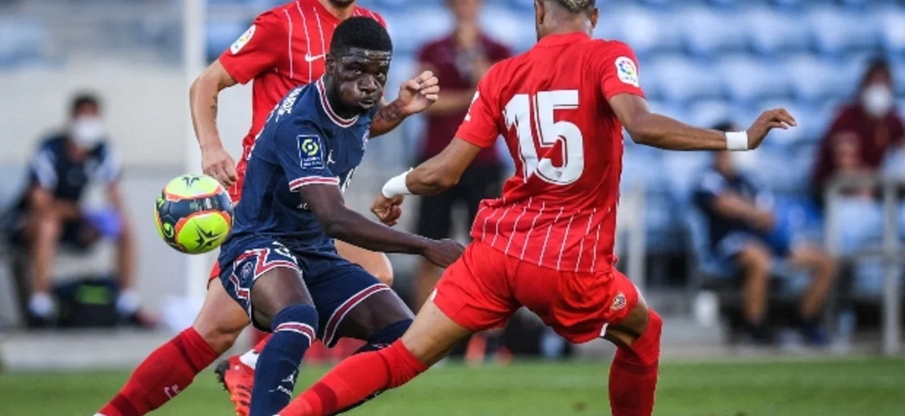 PSG y Sevilla empataron 2-2 en amistoso. / Foto: AFP