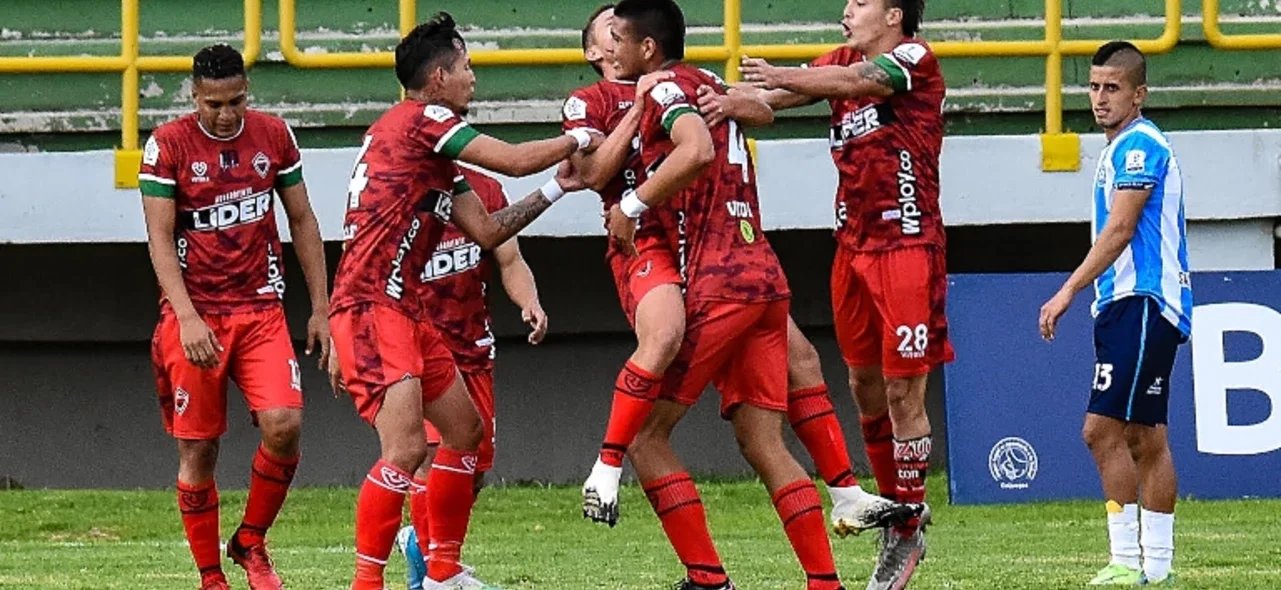 Patriotas recibió a Real Santander el en juego de ida de la Fase 3 de la Copa BetPlay Dimayor / Foto: VizzorImage. / Edward Leguizamón