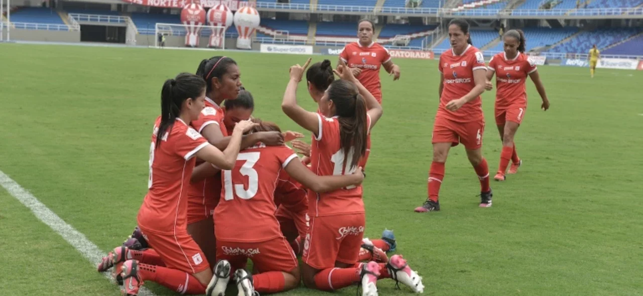 Triunfo de América sobre Bucaramanga / VizzorImage