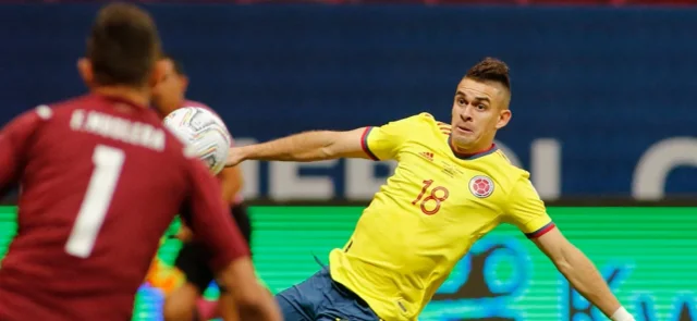 Rafael Santos Borré fue anunciado por Frankfurt / Foto AFP