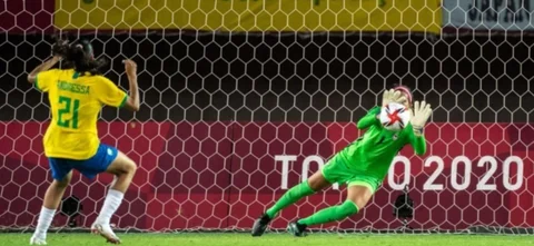 La arquera de Canadá tapó 2 penales/ AFP