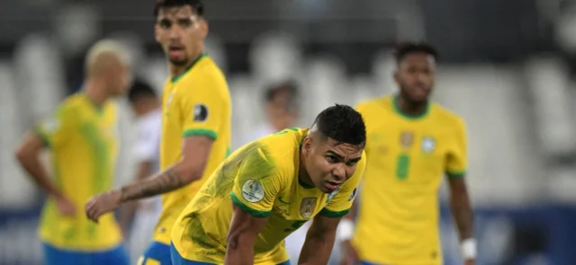 Casemiro, triste por la derrota en la final de la Copa América / AFP