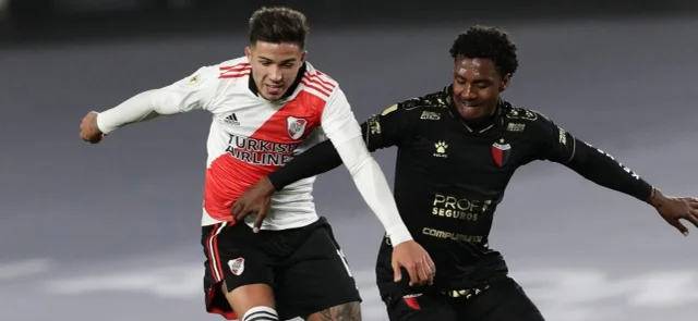 Yéiler Góez marcó y se destacó en la victoria de Colón / AFP