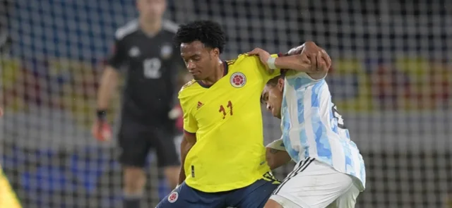Cuadrado ante Argentina en Eliminatorias / Foto AFP