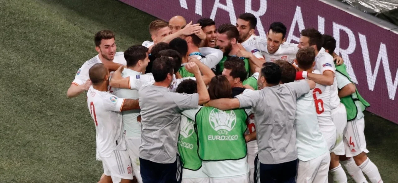 España celebrando la clasificación a semifinales / Foto AFP