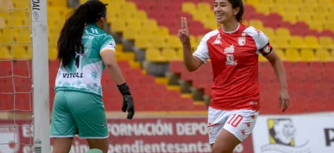 Fany Gauto marcó los goles del triunfo / VizzorImage