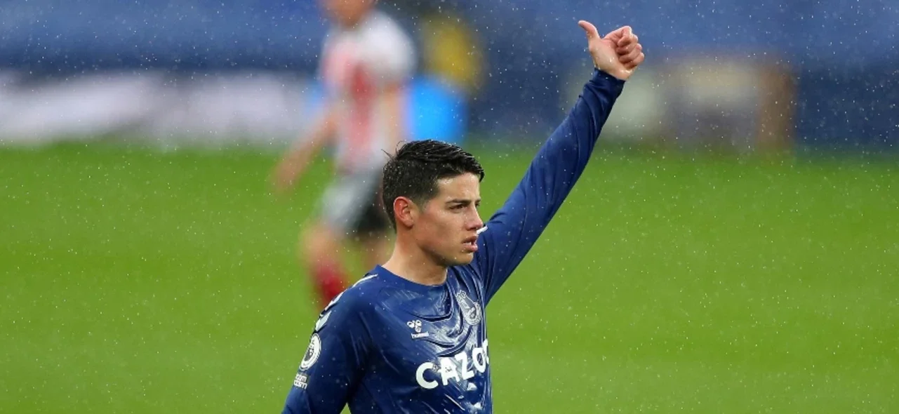 James en juego de Premier League con Everton / Foto AFP