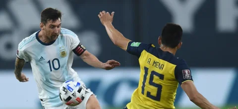 Messi ante Ecuador en Eliminatorias / Foto AFP