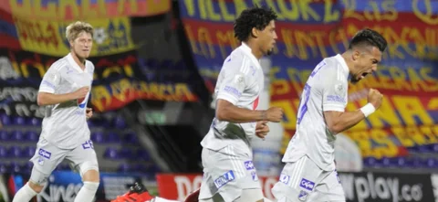 Fernando Uribe celebra el doblete ante Pasto / Foto VizzorImage