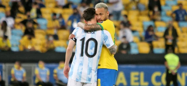 Neymar resaltó su admiración por Messi / AFP