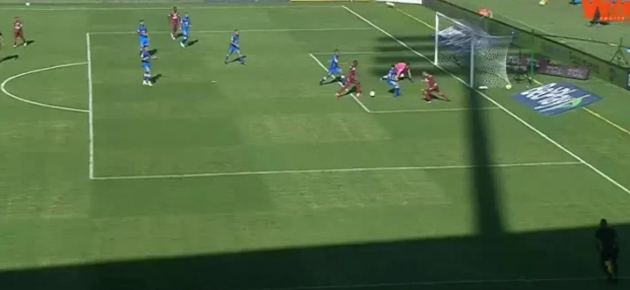 Atajada de Chunga ante Tolima