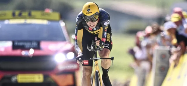 Wout van Aert ganó la contrarreloj de la etapa 20 / AFP