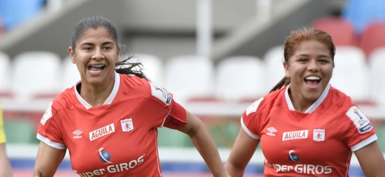 Catalina Usme marcó doblete en la victoria de América. / Foto: VizzorImage - Gabriel Aponte
