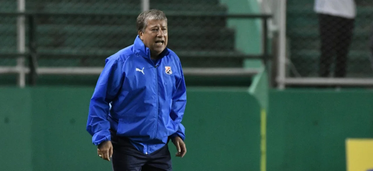 Habla Hernán Darío Gómez , DT del Independiente Medellín. Foto: VizzorImage / Gabriel Aponte