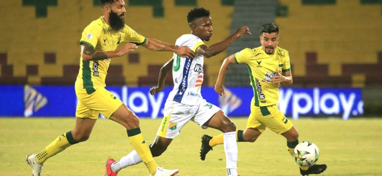 Bucaramanga empató 1-1 con Huila. / Foto: VizzorImage - Jaime Moreno