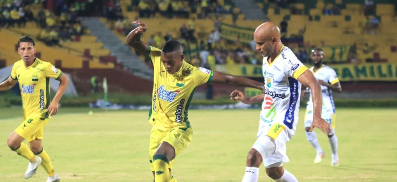 Bucaramanga y Huila cierran la fecha 6 de la Liga. / Foto: VizzorImage - Jaime Moreno