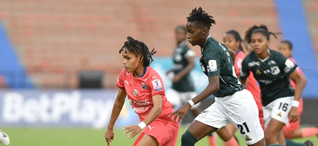 Medellín juega con Cali en la fecha 5 de la Liga Femenina. / Foto: VizzorImage - Luis Benavides