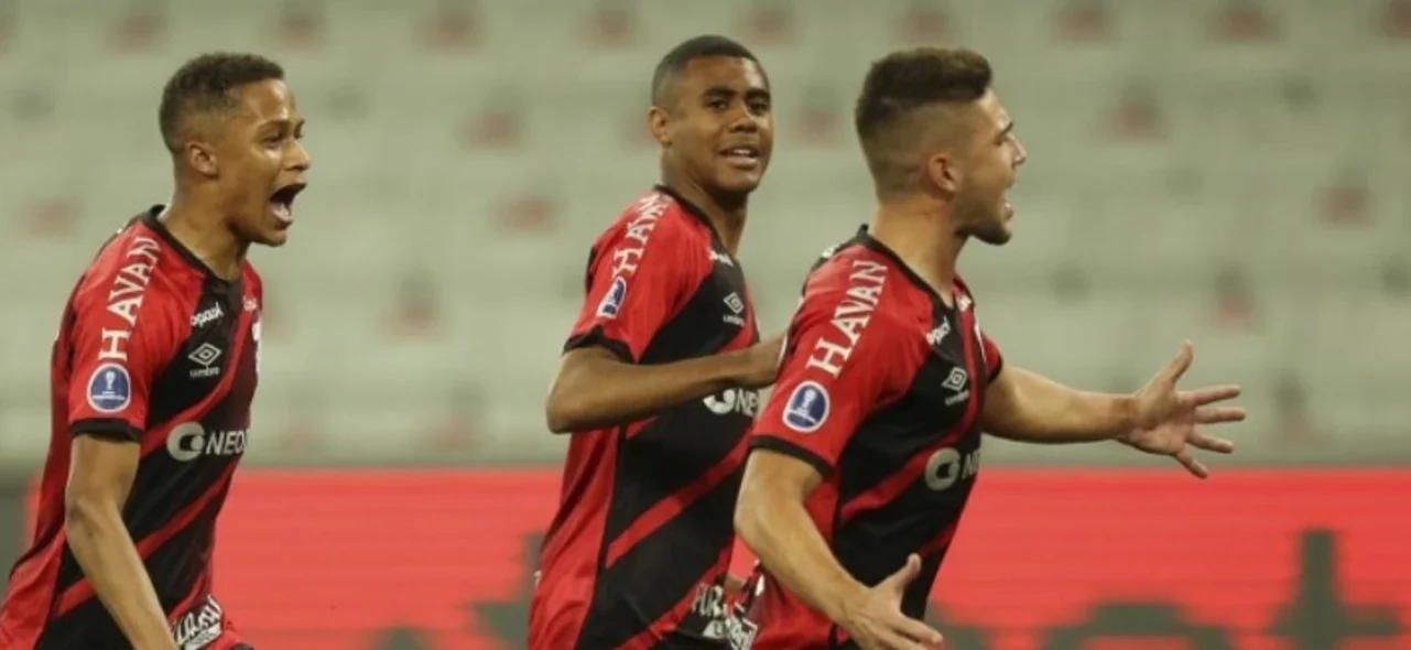 Paranaense es el segundo brasileño en la semifinales de Sudamericana/ AFP Paranaense es el segundo brasileño en la semifinales de Sudamericana/ AFP