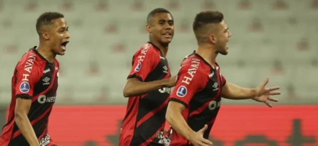 Paranaense es el segundo brasileño en la semifinales de Sudamericana/ AFP