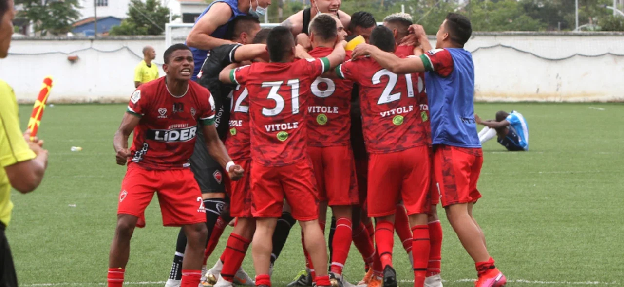 Patriotas de Boyacá ganó 5 a 4 en los lanzamientos desde el punto penal