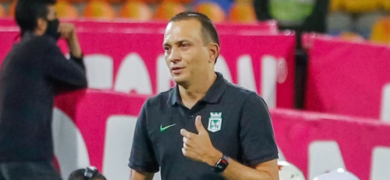 Alejandro Restrepo, técnico de Nacional. / Foto: VizzorImage - Donaldo Zuluaga