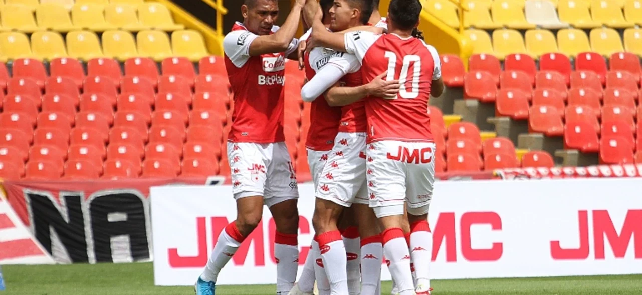 Santa Fe derrotó 1-0 a Bucaramanga en la ida de los octavos de final de la Copa BetPlay. Foto: VizzorImage. / Felipe Caicedo