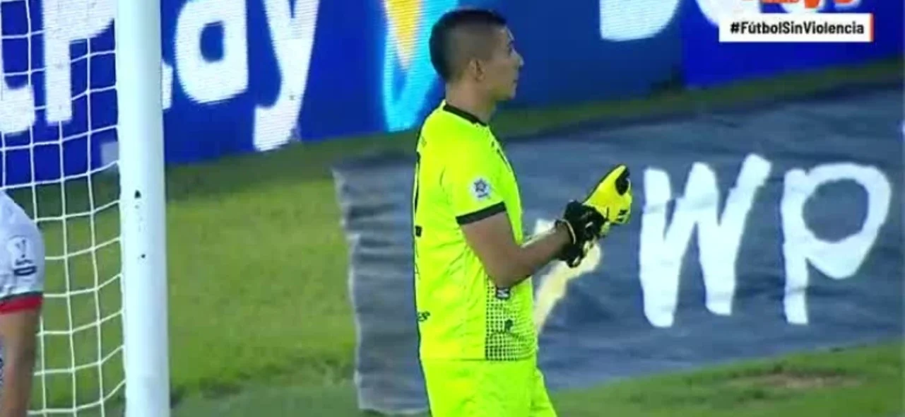 Juan David Valencia, arquero de Águilas Doradas.