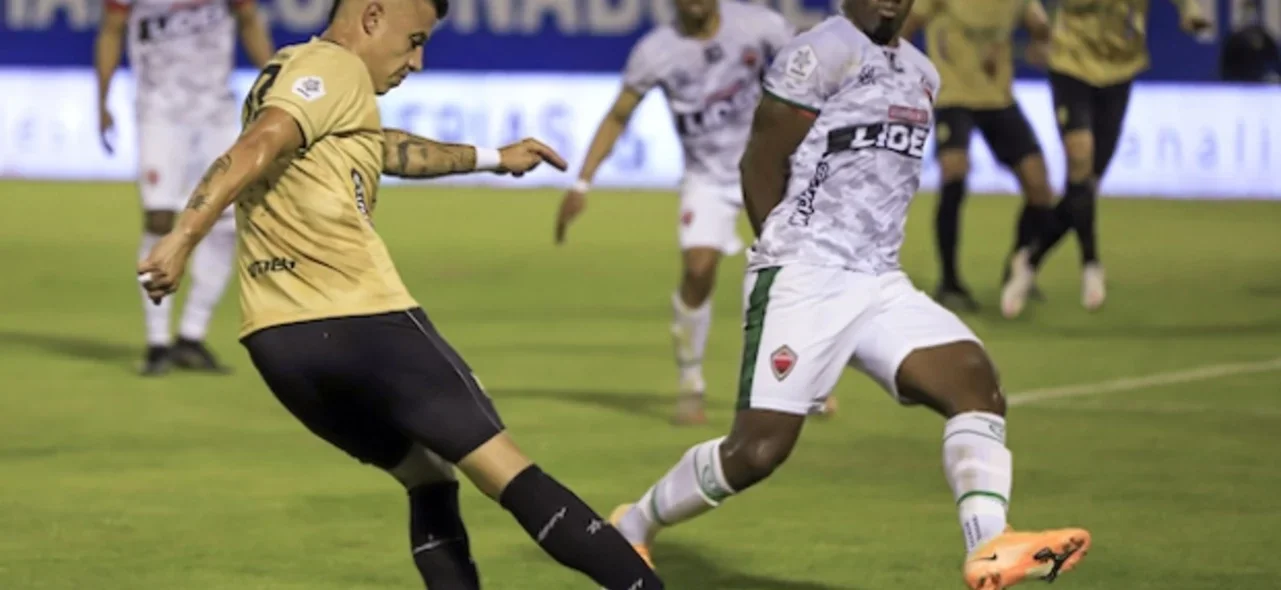 Águilas Doradas derrotó 1-0 a Patriotas. / Foto: VizzorImage - Juan Agusto Cardona