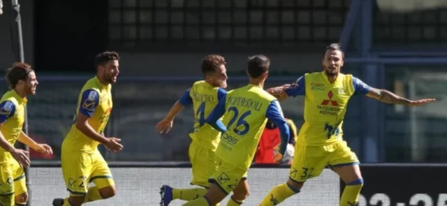 el defensa colombiano Mario Yepes vistió la camiseta del Chievo / Foto AFP