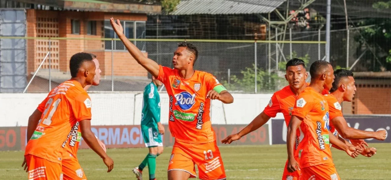 Envigado celebra el triunfo sobre La Equidad / Foto VizzorImage