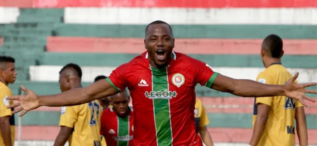 Guillermo Murillo celebra el triunfo de Cortuluá sobre Boca Juniors / Foto VizzorImage