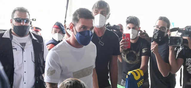 Messi llegó al aeropuerto de Barcelona / AFP