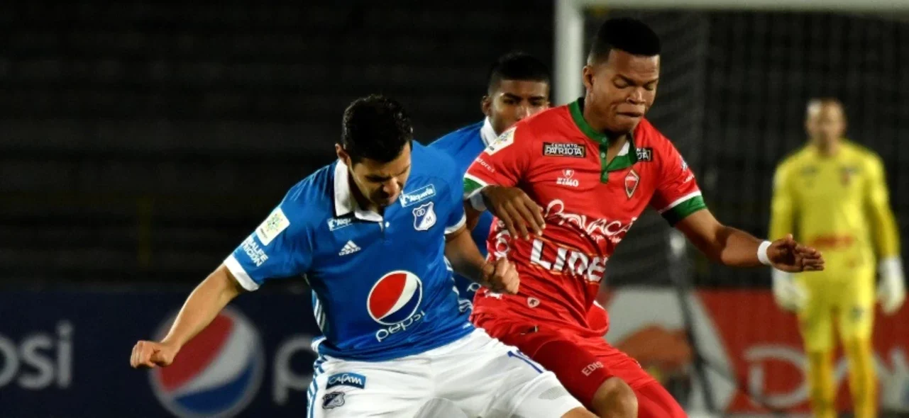 Pedro Franco en juego con Millonarios ante Patriotas / Foto VizzorImage