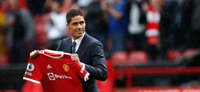 Varane es presentado por Manchester United / Foto AFP