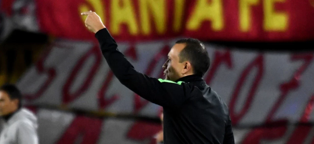 Habla Alejandro Restrepo, DT de Nacional. Foto: VizzorImage / Luis Ramirez