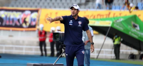 Habla Arturo Reyes, DT de Junior. Foto: VizzorImage / Pablo Bohórquez