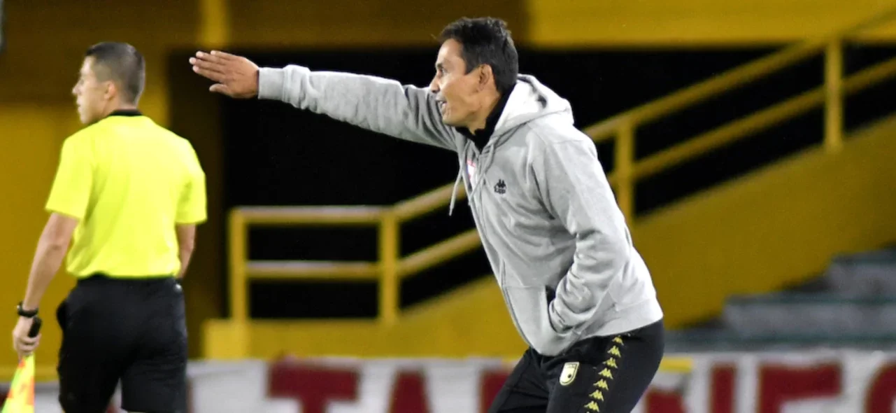 Grigori Méndez, técnico de Santa Fe/ Vizzorimage