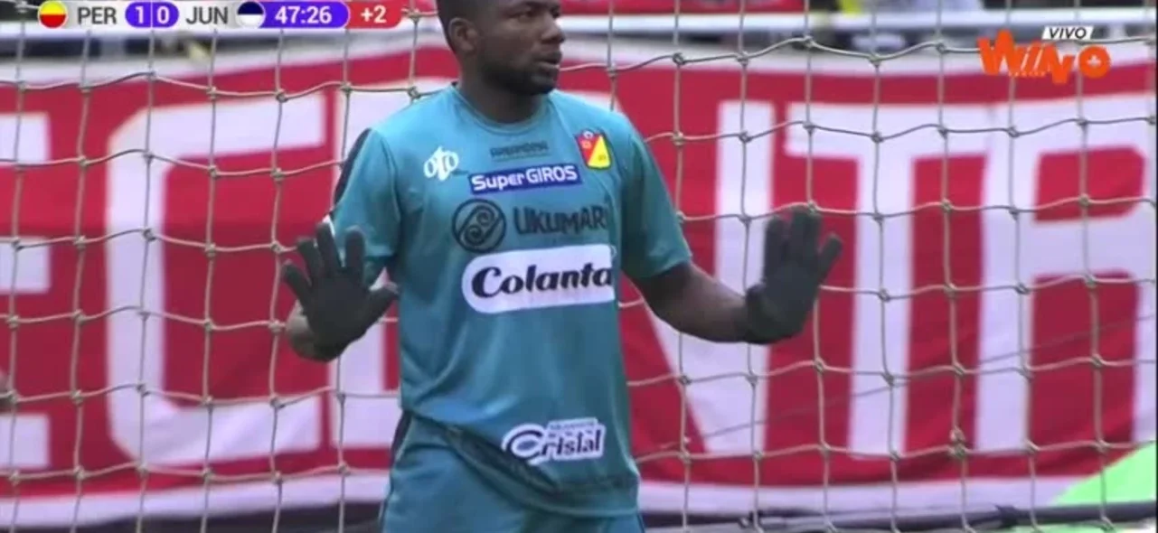 Harlen Castillo protagonizó una notable atajada.